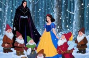 白雪公主和冰雪皇后区别_哪个故事更经典