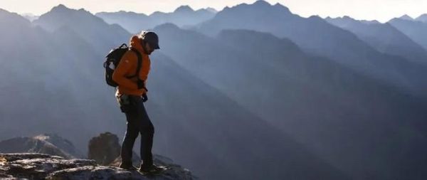 户外徒步安全注意事项_露营如何避免野生动物