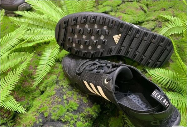 阿迪户外鞋怎么选_阿迪户外装备有哪些