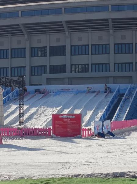 冰雪娱乐设备有哪些_冰雪乐园设备多少钱