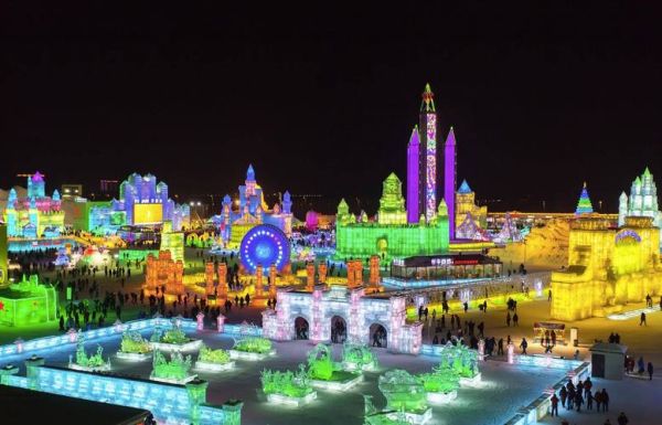 哈尔滨第一届冰雪节是哪一年_当时有哪些亮点
