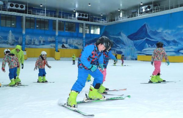 关岭冰雪小镇门票多少钱_冬天有什么好玩的