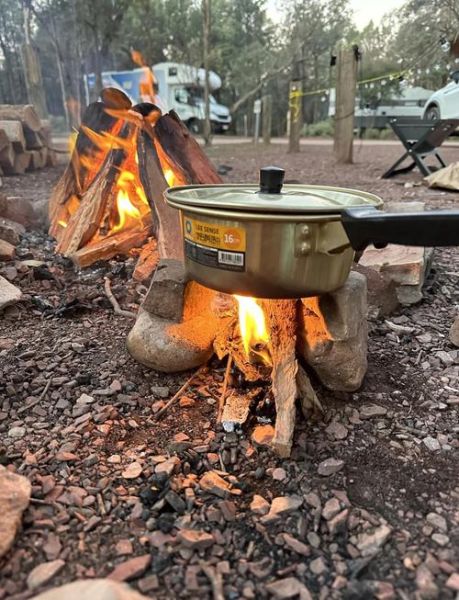 户外生火取暖安全吗_冬天露营怎么生火取暖