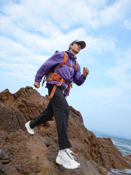 户外旅游服装怎么选_高海拔徒步穿什么