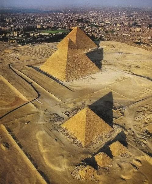 吉萨金字塔怎么去_吉萨高原开放时间