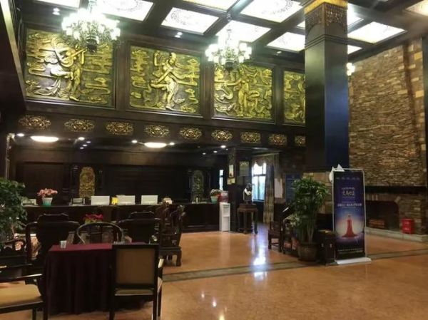 青海湖高原红酒店价格_青海湖高原红酒店怎么样